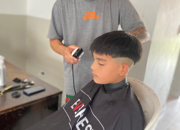 Servicios para la comunidad: corte de pelo gratuito en el barrio Iturbide