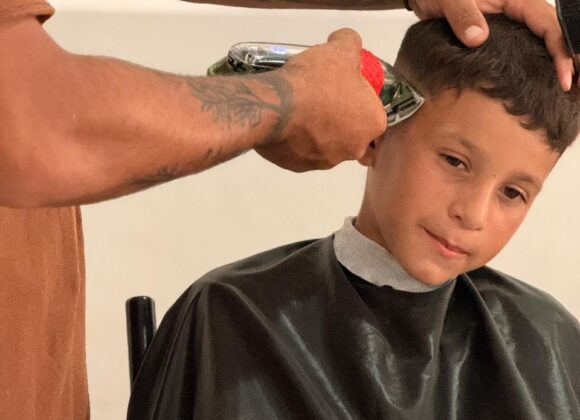 Con 27 cortes gratuitos este lunes transcurrió una nueva jornada de “Tijeras Solidarias”