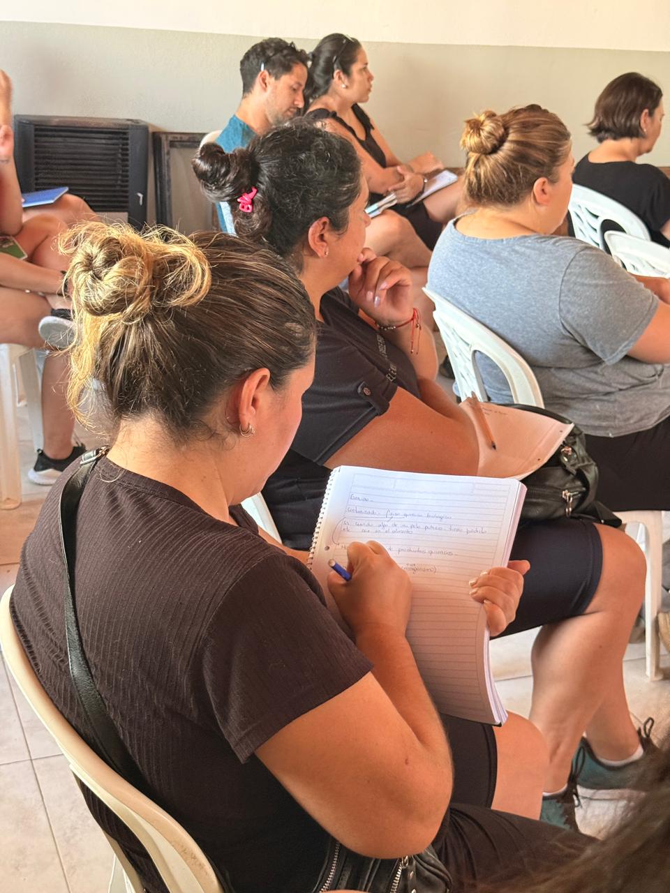 Vecinos de barrio Bernardino Rivadavia se capacitaron en Manipulación de Alimentos Vecinos de barrio Bernardino Rivadavia se capacitaron en Manipulación de Alimentos