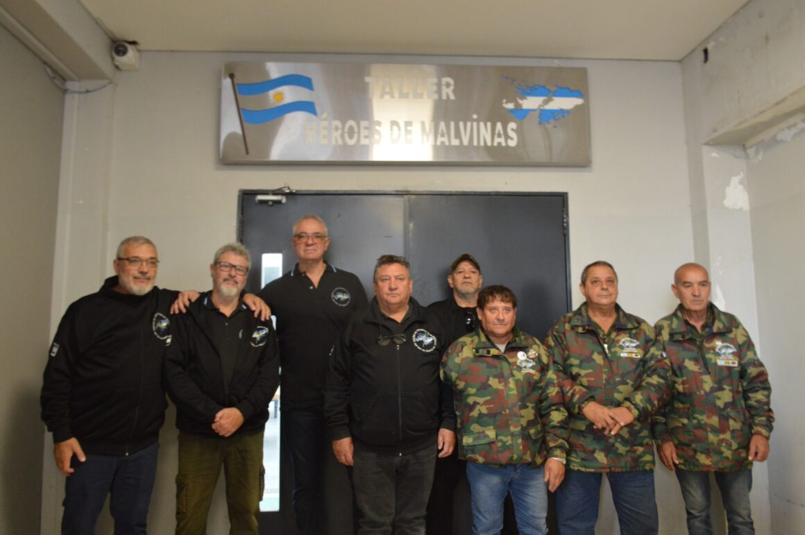 El industrial bautizó su taller como “Héroes de Malvinas”, en un emotivo acto de soberanía y memoria El industrial bautizó su taller como “Héroes de Malvinas”, en un emotivo acto de soberanía y memoria