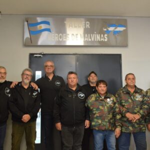 El industrial bautizó su taller como «Héroes de Malvinas», en un emotivo acto de soberanía y memoria El industrial bautizó su taller como «Héroes de Malvinas», en un emotivo acto de soberanía y memoria