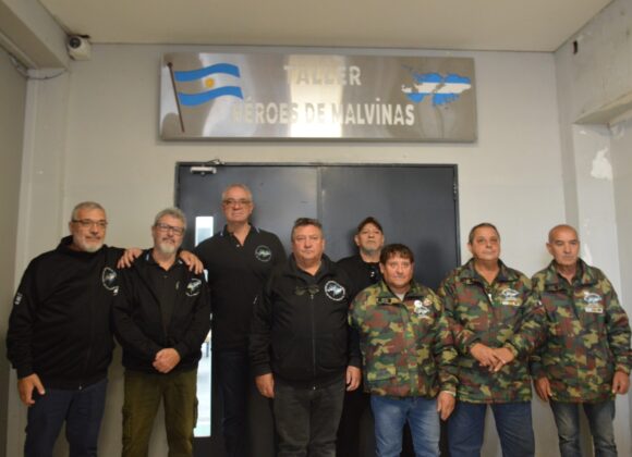 El industrial bautizó su taller como «Héroes de Malvinas», en un emotivo acto de soberanía y memoria