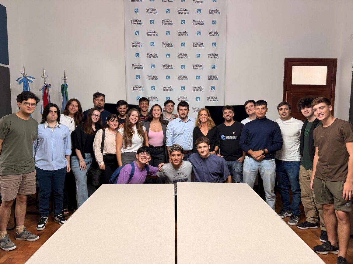 Encuentro del intendente con estudiantes avanzados de la UTN para sondear sus demandas de inserción laboral
