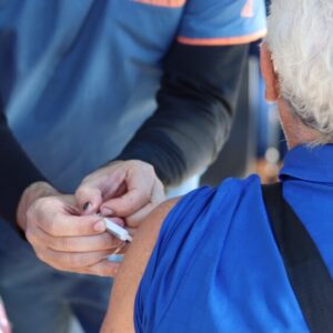 Se retoma la vacunación antigripal para personas mayores y adultos con factores de riesgo