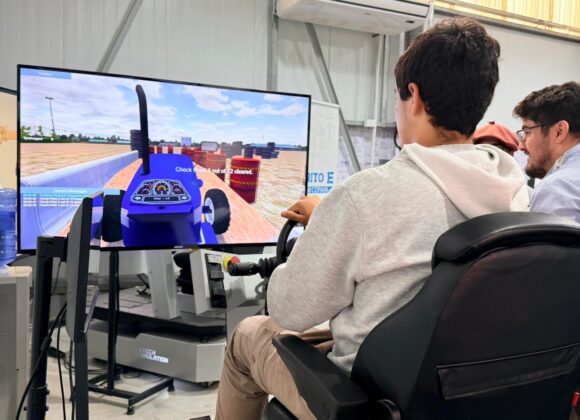 Estudiantes de seguridad e higiene y de la escuela salesiana visitaron el centro de simuladores