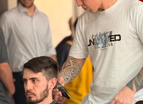 “Tijeras Solidarias” recibe junio con servicios en el salón vecinal de barrio Rivadavia