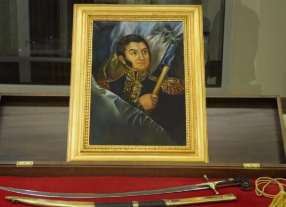 Presentan libro sobre el Sable Corvo del General San Martín en la Casa del Bicentenario