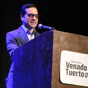 Teatro Ideal a pleno: Emotiva ceremonia para conmemorar el 216° aniversario de la Revolución de Mayo