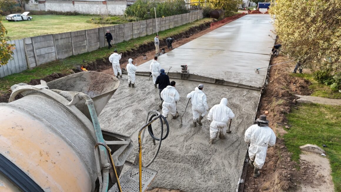 Las obras de pavimento no se detienen, ahora se sumó una nueva cuadra en calle Moreno