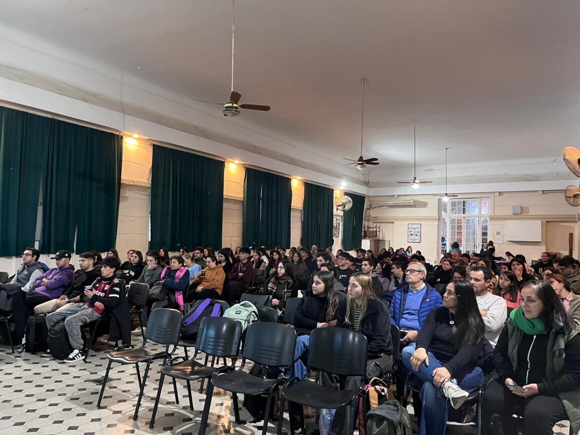 Inserción laboral: el programa “Conecta Empleo” dictó un Taller de Armado de CV para alumnos del IES 7