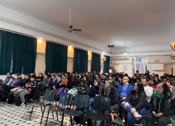 Inserción laboral: el programa “Conecta Empleo” dictó un Taller de Armado de CV para alumnos del IES 7