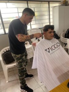 El programa “Tijeras Solidarias” inició junio con gran convocatoria en la vecinal Rivadavia