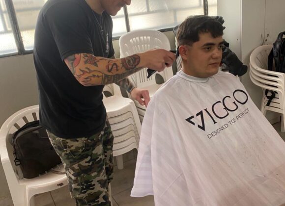 El programa “Tijeras Solidarias” inició junio con gran convocatoria en la vecinal Rivadavia