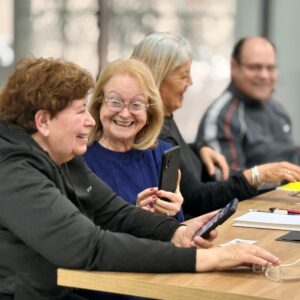 Inclusión digital: gran cantidad de participantes en el Taller de Uso de Celular para personas mayores