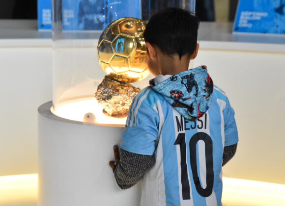 “Instantáneas de Gloria”: la muestra oficial de Messi llega a Venado