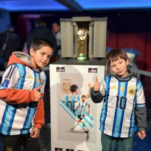 El Centro Cultural municipal se vistió de celeste y blanco para alentar a la Selección Argentina El Centro Cultural municipal se vistió de celeste y blanco para alentar a la Selección Argentina