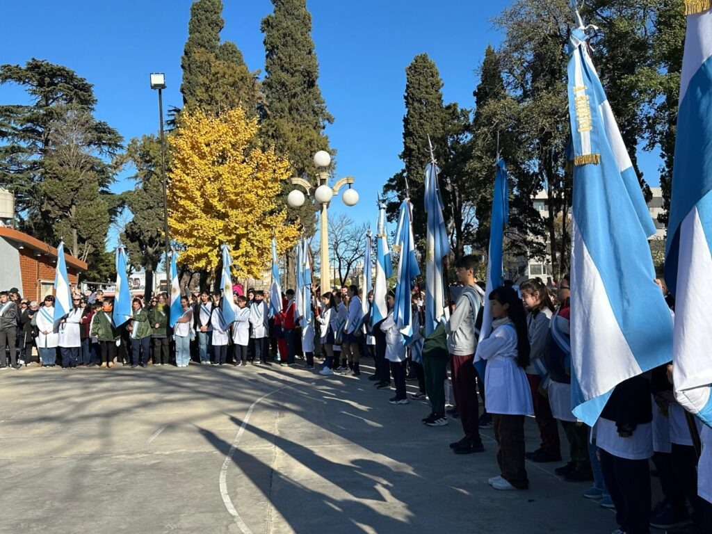 Acto de Promesa de Lealtad a la Bandera en el Parque Municipal