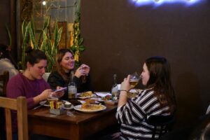 La última “Noche de Bares” de otoño presentó una oferta de 14 locales gastronómicos