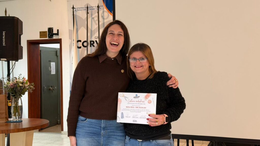 Fin de curso y entrega de diplomas a las 35 egresadas del Taller de Costura Industrial y Producción Textil