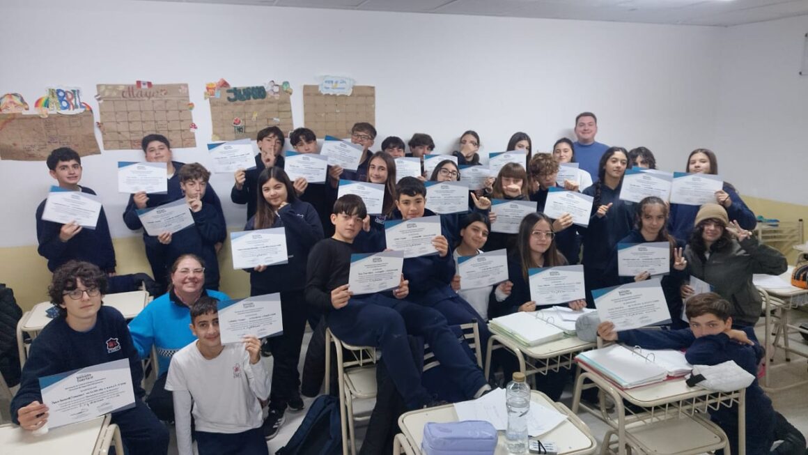Capacitaron en Manipulación segura de alimentos a estudiantes de la Cultura Inglesa