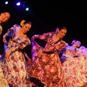 Una colmada Sala 1 del Cultural agradeció de pie la presentación del Ballet Folklórico Nacional Una colmada Sala 1 del Cultural agradeció de pie la presentación del Ballet Folklórico Nacional