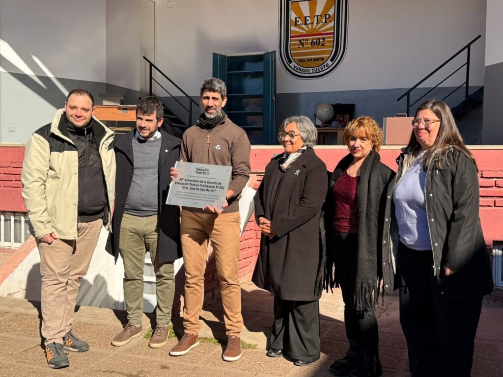 El intendente participó del acto por los 90 años de la Escuela Técnica nº 602