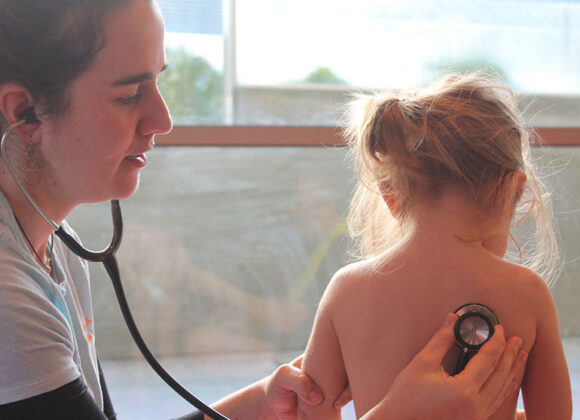 El Gobierno de Venado Tuerto, el Hospital Gutiérrez y la UGR lanzan un dispositivo de kinesiología respiratoria pediátrica