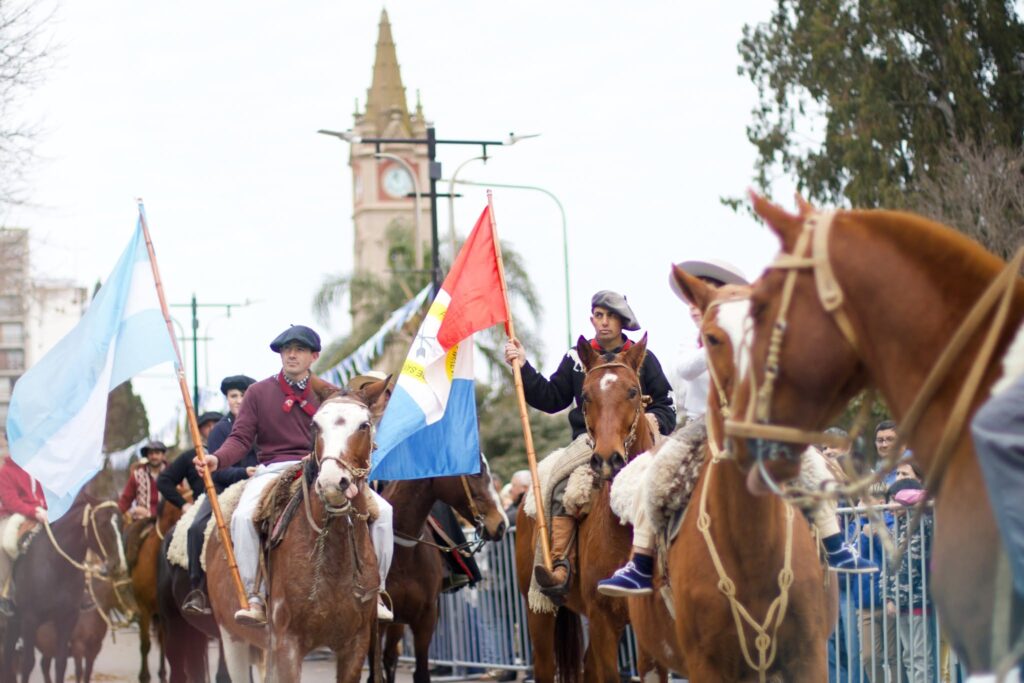 Día de la Independencia con acto oficial en plaza San Martín, Pericón Nacional y Desfile Patrio