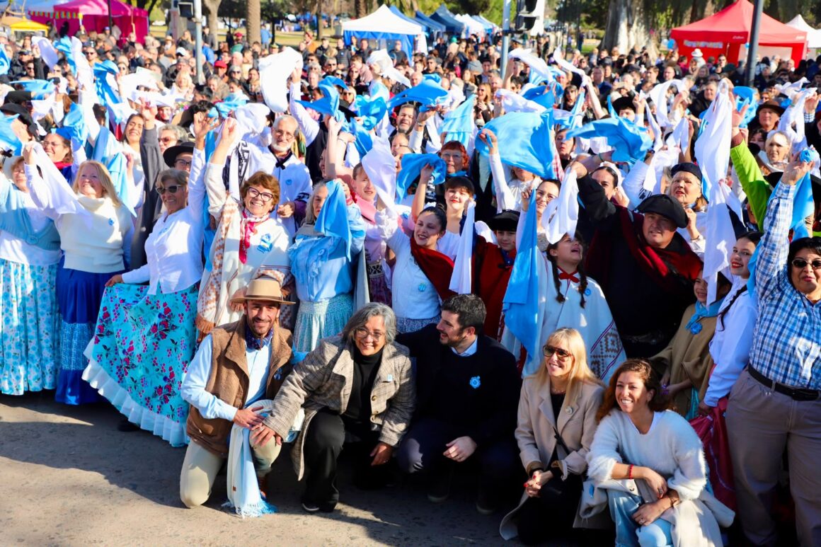 Una multitud acompañó las celebraciones por el 9 de Julio en Venado Tuerto