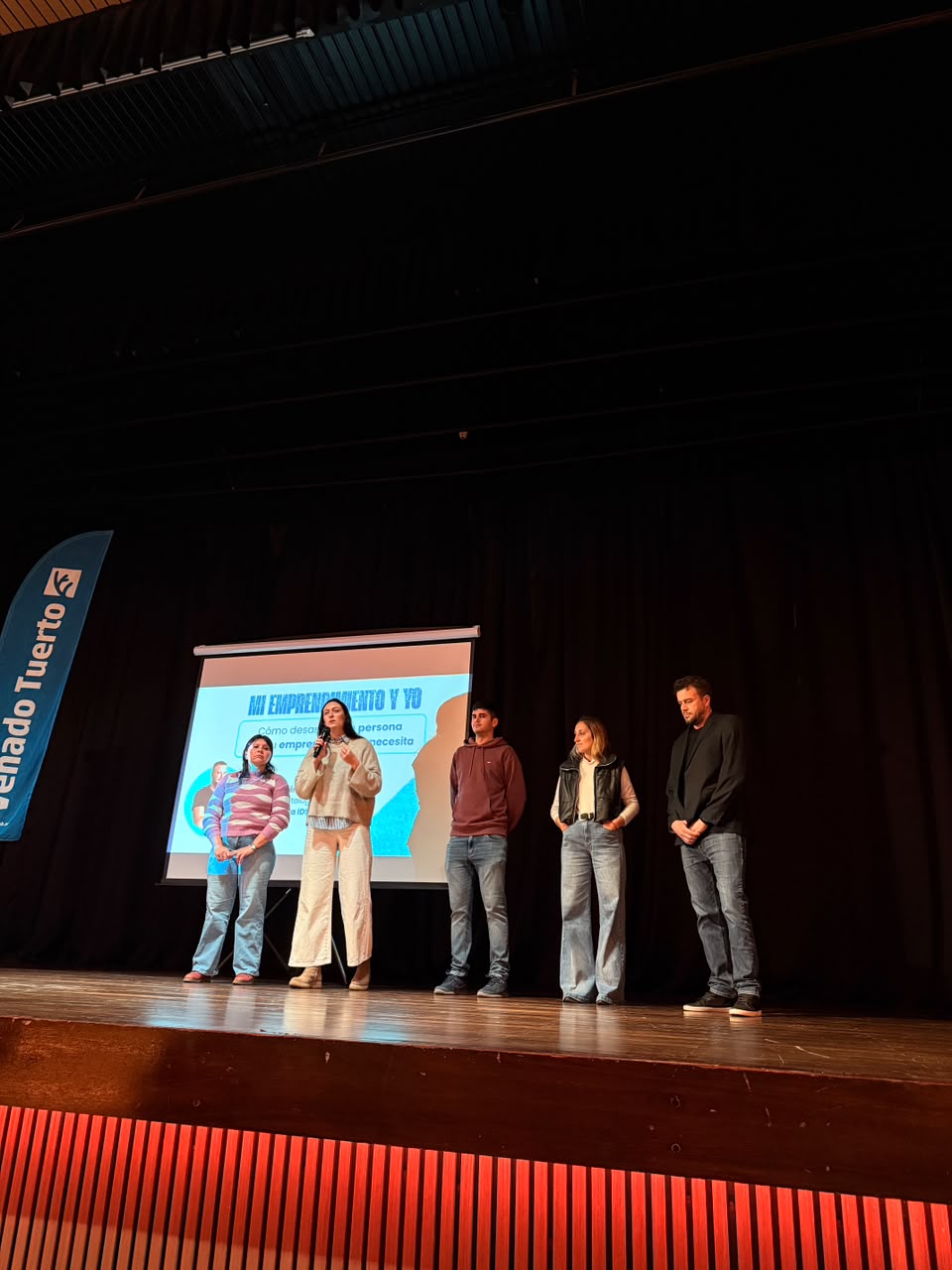 Capacitan en desarrollo personal y liderazgo para fortalecer un emprendimiento Capacitan en desarrollo personal y liderazgo para fortalecer un emprendimiento