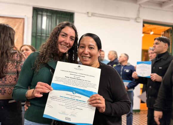 Entrega de certificaciones del curso de Agentes de Control, Admisión y Permanencia