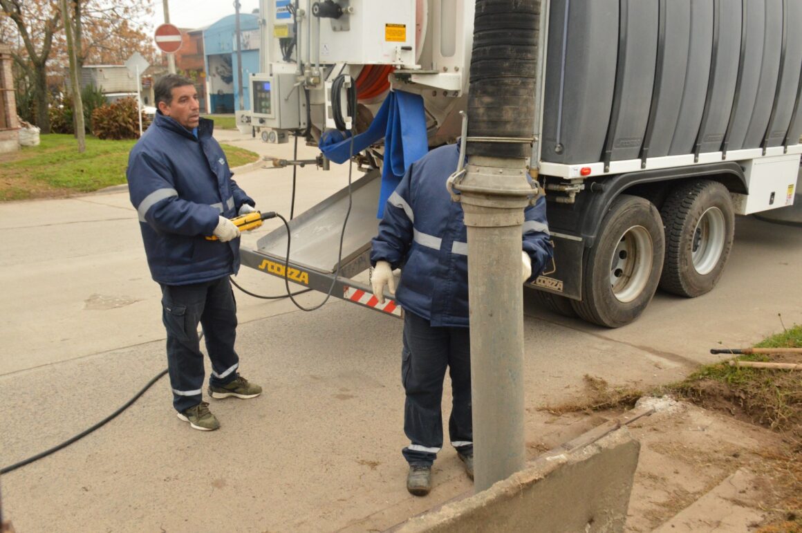 Trabajos preventivos por la llegada de El Niño: el camión desobstructor continúa avanzando en distintos sectores de la ciudad Trabajos preventivos por la llegada de El Niño: el camión desobstructor continúa avanzando en distintos sectores de la ciudad