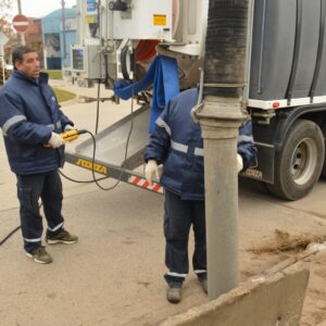 Trabajos preventivos por la llegada de El Niño: el camión desobstructor continúa avanzando en distintos sectores de la ciudad