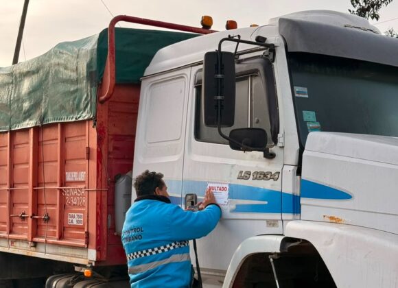Comenzaron a regir las sanciones para camiones mal estacionados