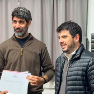 Más tecnología para la educación: Provincia y Municipio entregaron 30 computadoras a la EETP Nº 602