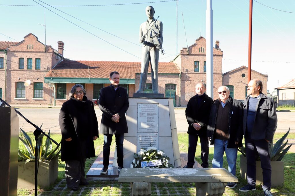 Emotivo homenaje de Venado Tuerto al maestro Cayetano Silva a 158 años de su nacimiento