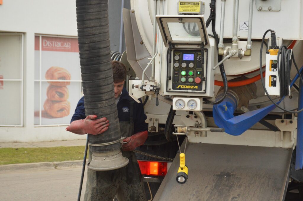 Fenómeno de “El Niño”: continúan los trabajos de prevención con el camión desobstructor