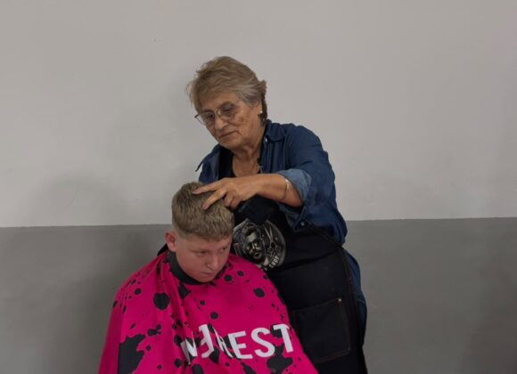 Buena participación de vecinos en el “Tijeras Solidarias” de barrio Ciudad Nueva