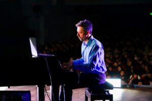 Las teclas cobraron vida en el Centro Cultural Municipal, en una nueva edición de “Piano Rodante”