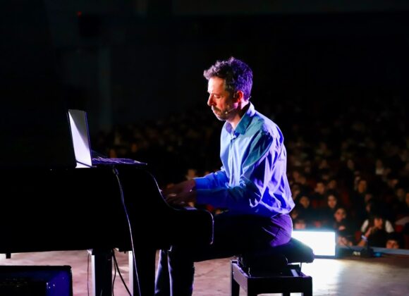 Las teclas cobraron vida en el Centro Cultural Municipal, en una nueva edición de “Piano Rodante”