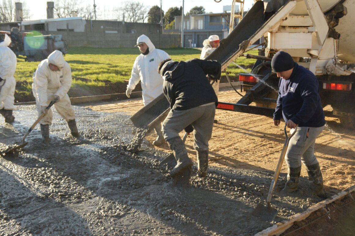 El Gobierno de Venado Tuerto llega con pavimento al barrio San José Obrero El Gobierno de Venado Tuerto llega con pavimento al barrio San José Obrero