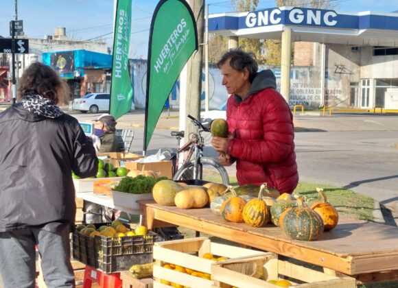 Productos saludables y ecocanje, las propuestas de “Huerteros en tu Barrio” para plaza Italia