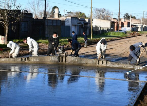Obras esenciales: El Gobierno de Venado Tuerto pavimentó una cuadra más de la calle Leoncio de la Barrera