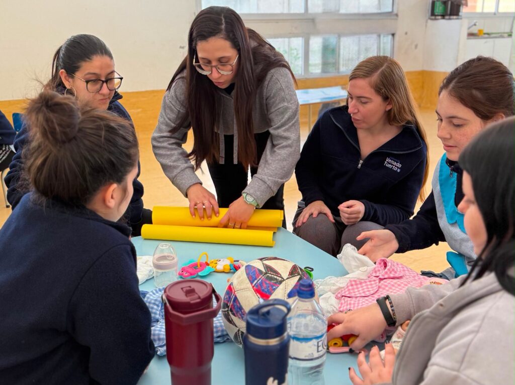 Taller sobre ESI junto a docentes de los Jardines Materno-Infantiles