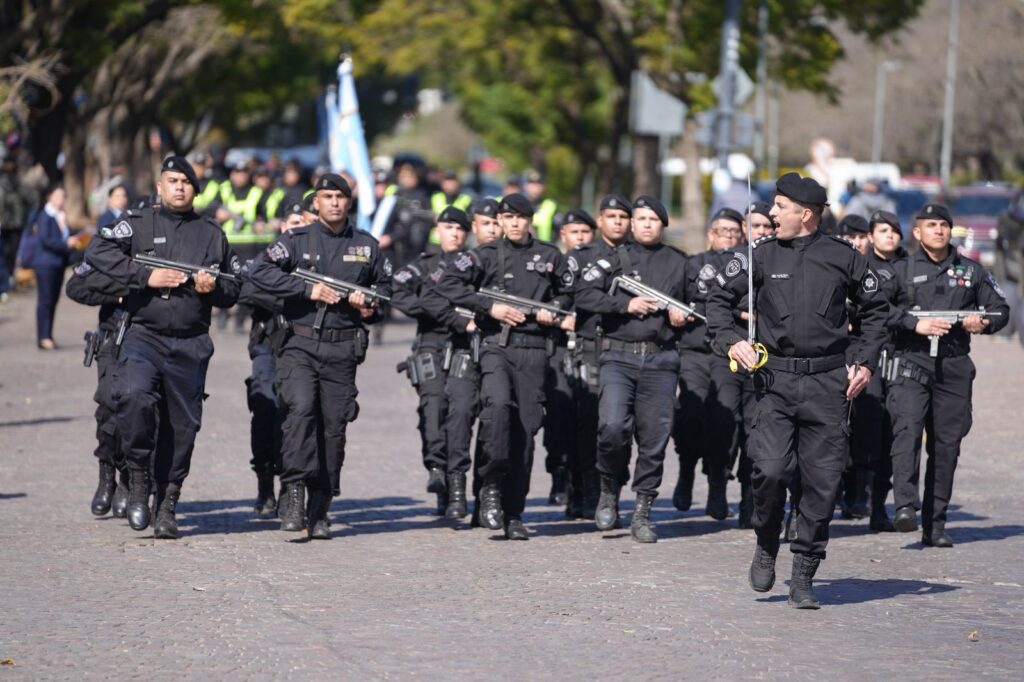 162° Aniversario: gran desfile en plaza San Martín por el Día de la Policía de la Provincia de Santa Fe
