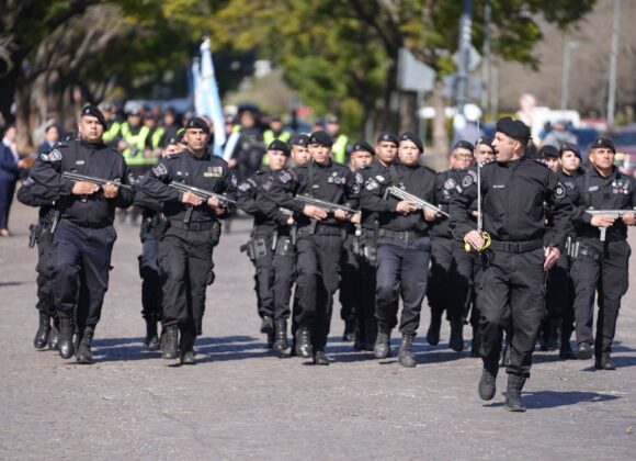 162° Aniversario: gran desfile en plaza San Martín por el Día de la Policía de la Provincia de Santa Fe