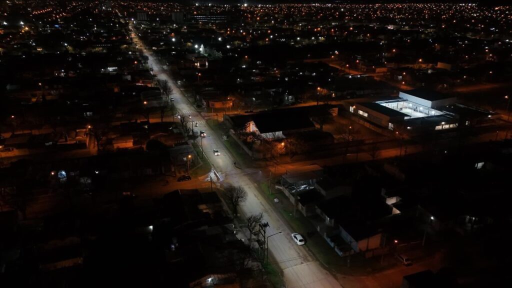 Pellegrini: “Finalizamos los trabajos de recambio de Luminarias LED en avenida Falucho y 3 de Febrero”