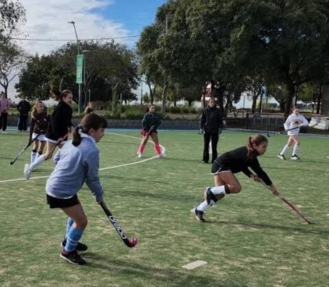 Venado Tuerto Celebra el Día del Niño con un gran encuentro regional de hockey infantil y la visita de Leonas