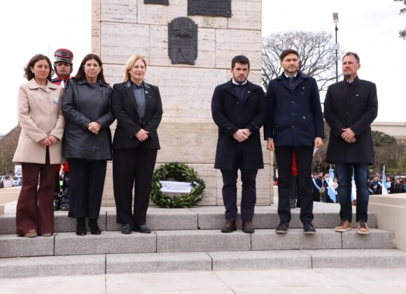 Pullaro y Chiarella encabezaron el acto oficial en homenaje al General San Martín