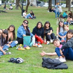 La plaza San Martín se prepara para vivir el postergado Festejo del Día de la Primavera La plaza San Martín se prepara para vivir el postergado Festejo del Día de la Primavera